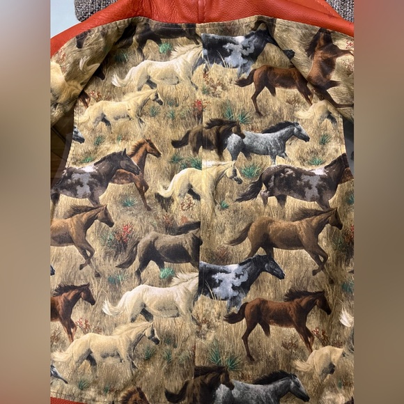 HOLD YOUR HORSES!!! Crazy vintage leather vest with horses on the inside!!! - Picture 3 of 7